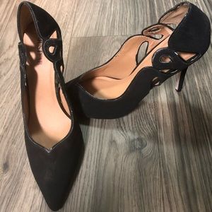Never worn classic black heel with a twist